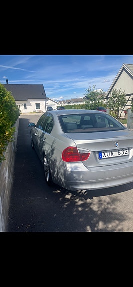 BMW 325i 4 of 6