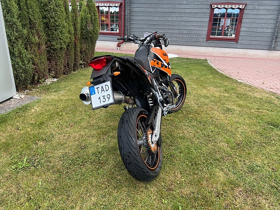 KTM 640 LC4 Supermoto 6 of 7