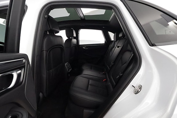 Porsche Macan T 12 of 29