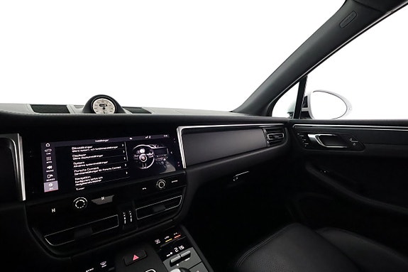 Porsche Macan T 23 of 29