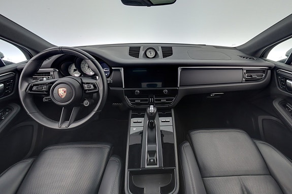 Porsche Macan T 13 of 29