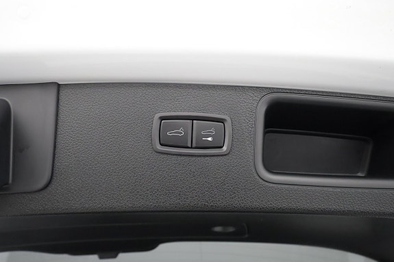 Porsche Macan T 29 of 29