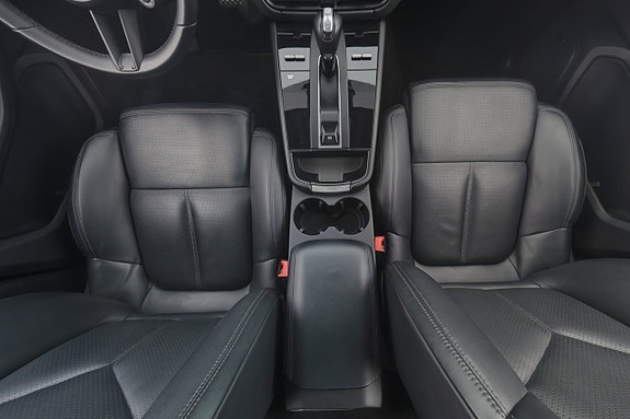 Porsche Macan T 14 of 29