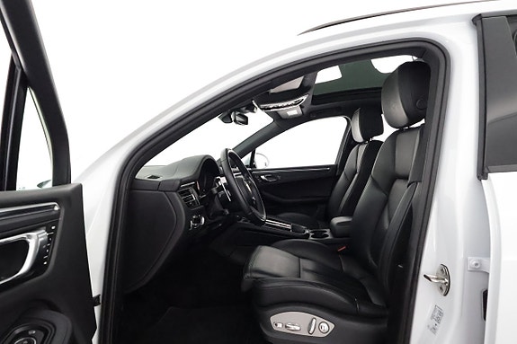 Porsche Macan T 10 of 29