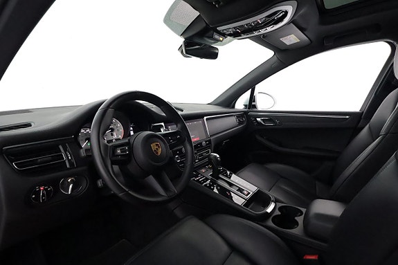 Porsche Macan T 11 of 29