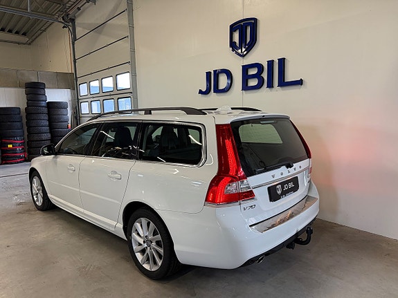 Volvo V70 3 of 17