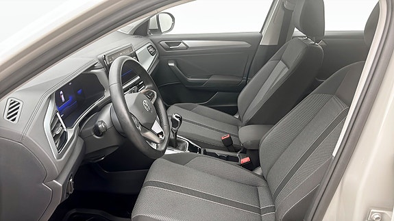 Volkswagen T-Roc 8 of 12