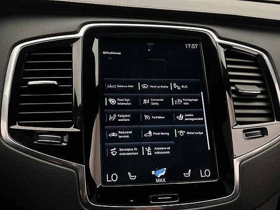 Volvo XC90 30 of 30