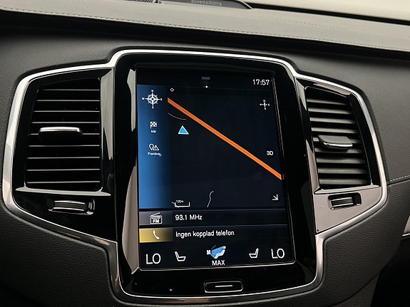 Volvo XC90 26 of 30