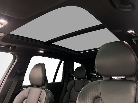 Volvo XC90 16 of 30