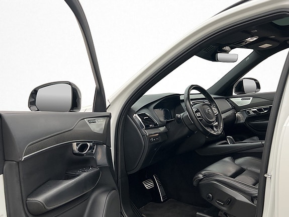 Volvo XC90 13 of 30