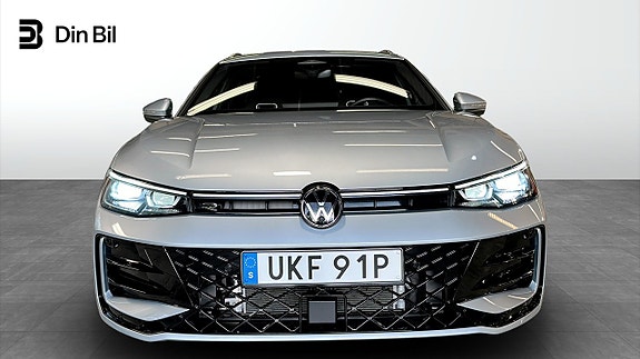 Volkswagen Passat 4 of 23