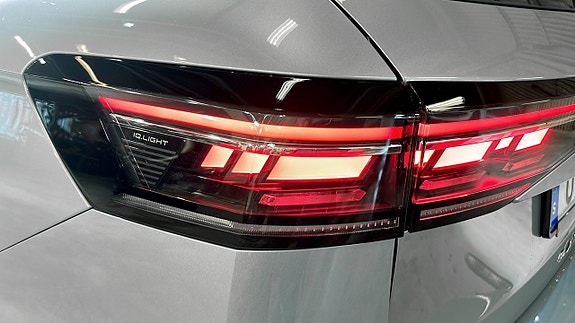 Volkswagen Passat 16 of 23