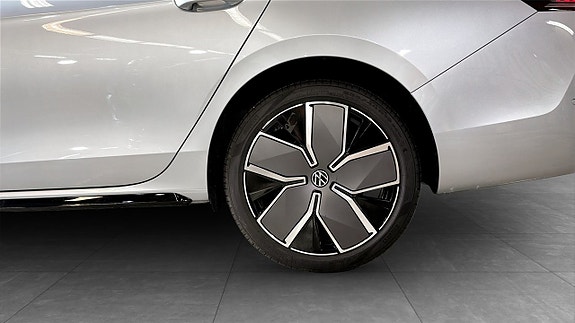Volkswagen Passat 6 of 22