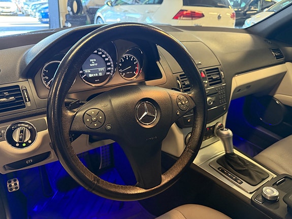 Mercedes-Benz C200 11 of 21