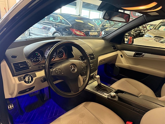 Mercedes-Benz C200 7 of 12