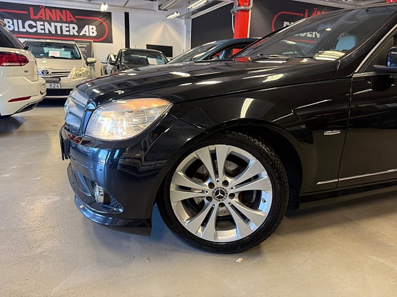 Mercedes-Benz C200 2 of 21