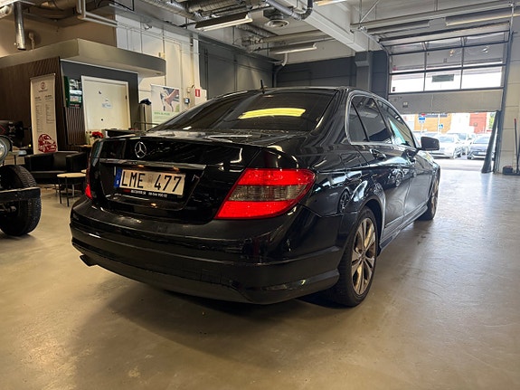 Mercedes-Benz C200 4 of 12