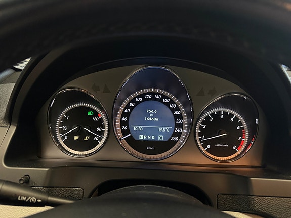 Mercedes-Benz C200 11 of 12