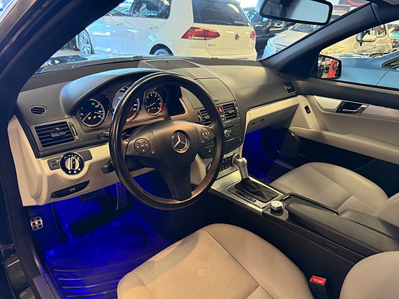 Mercedes-Benz C200 10 of 21