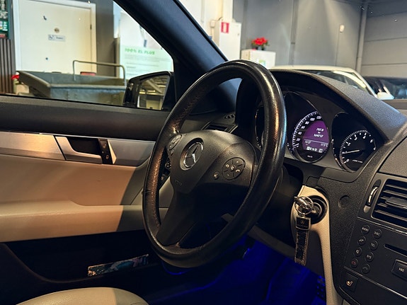 Mercedes-Benz C200 20 of 21