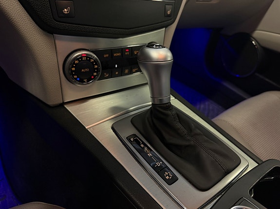 Mercedes-Benz C200 12 of 12