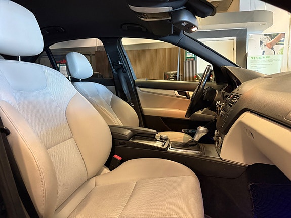 Mercedes-Benz C200 17 of 21