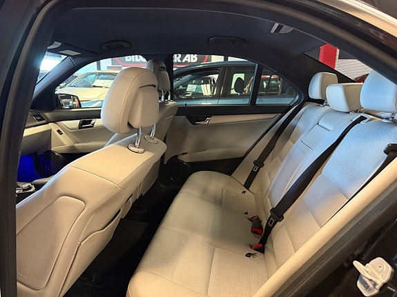 Mercedes-Benz C200 13 of 21