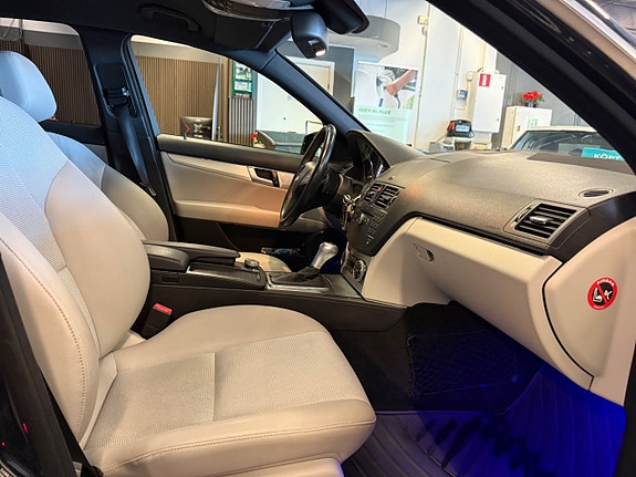 Mercedes-Benz C200 18 of 21