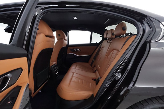 BMW 330e 12 of 28