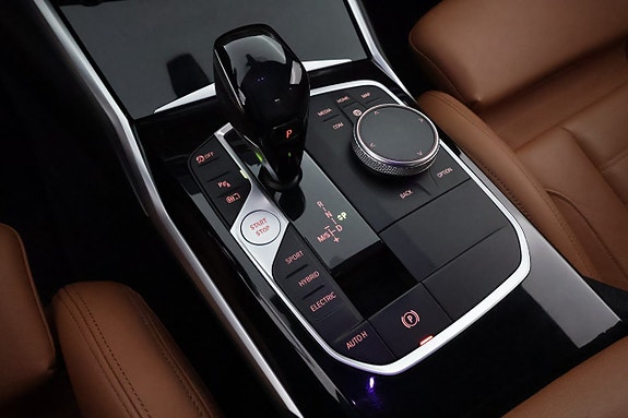 BMW 330e 25 of 28