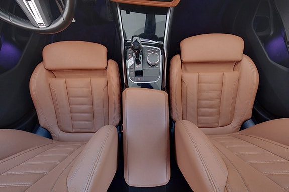 BMW 330e 14 of 28