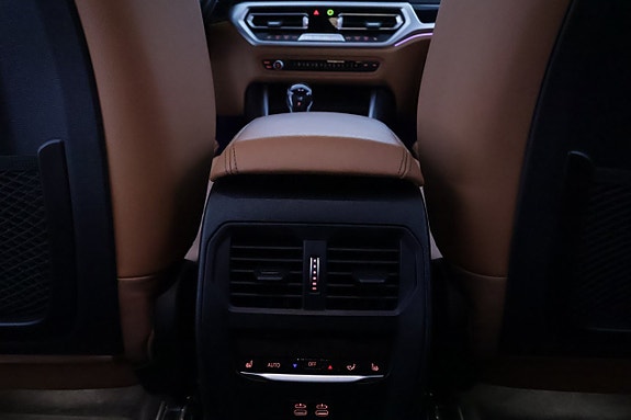 BMW 330e 16 of 28