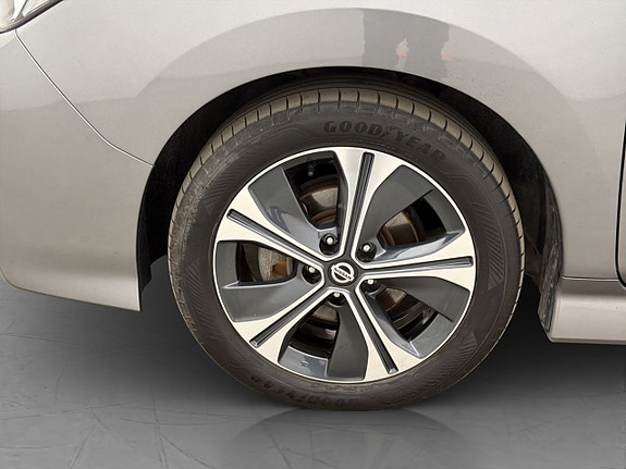 Nissan Leaf 24 of 30