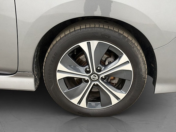 Nissan Leaf 27 of 30