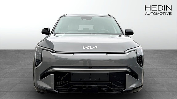 Kia EV3 2 of 12