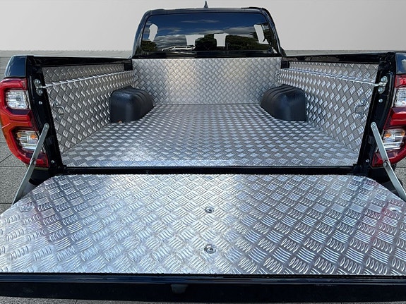 Toyota HiLux 11 of 24