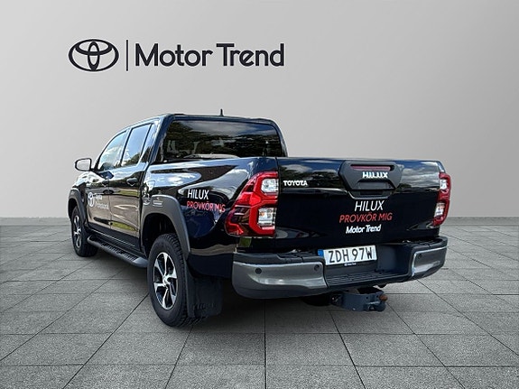 Toyota HiLux 2 of 24