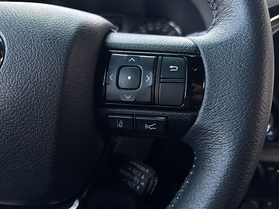 Toyota HiLux 17 of 24