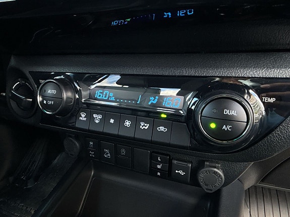 Toyota HiLux 16 of 24