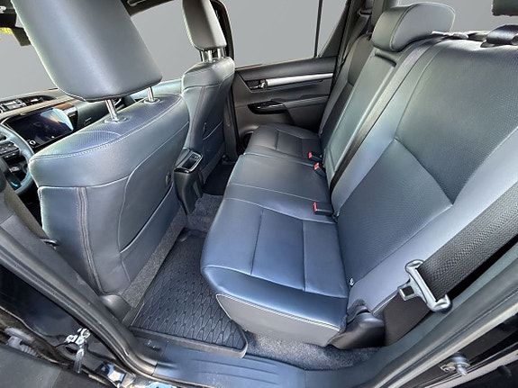 Toyota HiLux 8 of 24