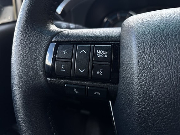 Toyota HiLux 18 of 24