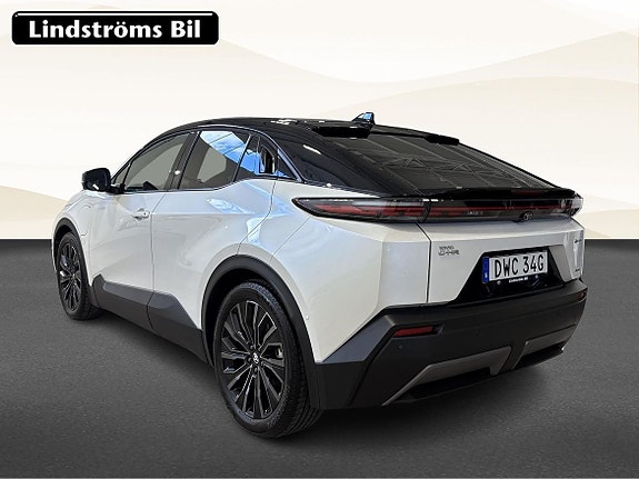 Toyota C-HR 4 of 19