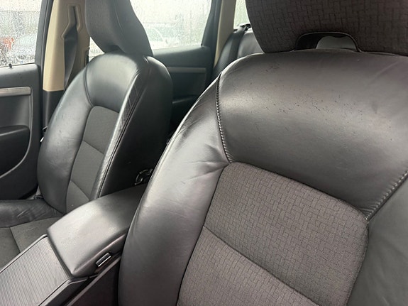 Volvo V70 7 of 16