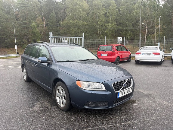 Volvo V70 2 of 16