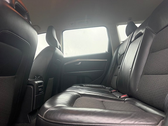 Volvo V70 12 of 16