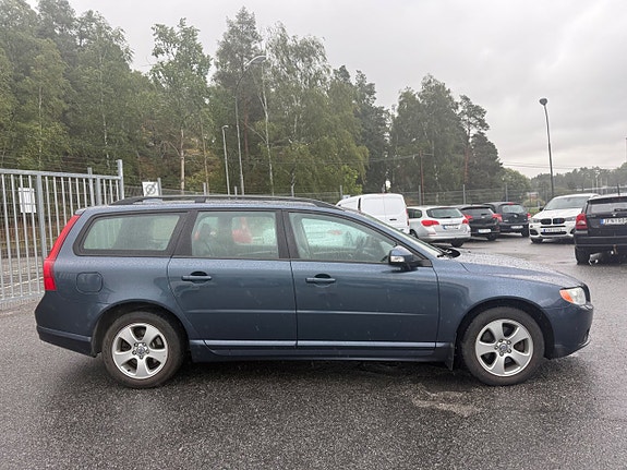 Volvo V70 3 of 16