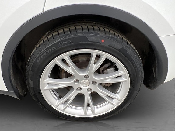 Tesla Model Y 23 of 25