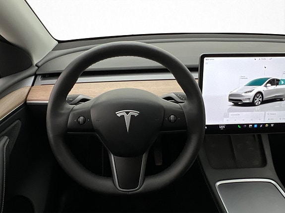 Tesla Model Y 12 of 25