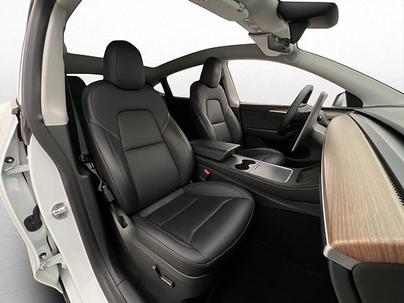Tesla Model Y 11 of 25